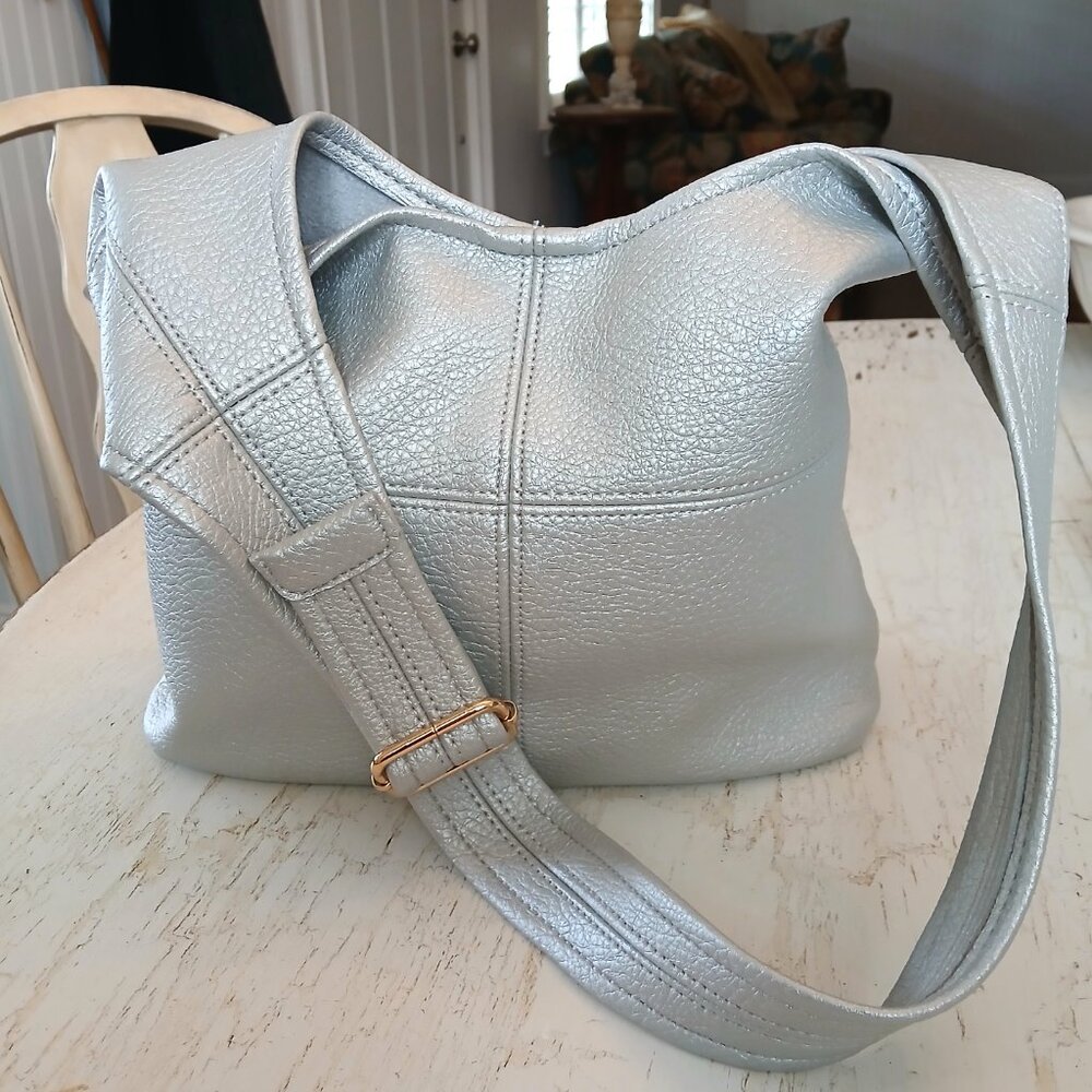 SILVER GRAY BUCKET SHOULDER BAG PEBBLED POLY LARGE - Picture 6 of 8